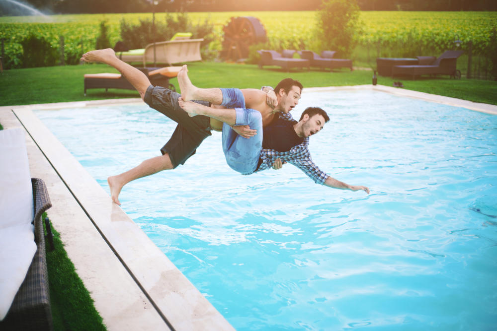 Le grand nettoyage de piscine c'est le moment d'y penser