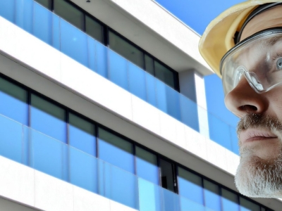 Nettoyage des vitres en hauteur : méthodes et matériel professionnels